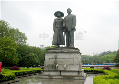 中山公园-孙中山夫妇雕像